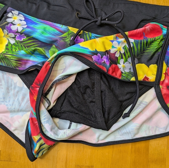 2/$25-Sporty Tropical Floral Swim Shorts - Black Trim Size 8 Quintsoul - Picture 3 of 8